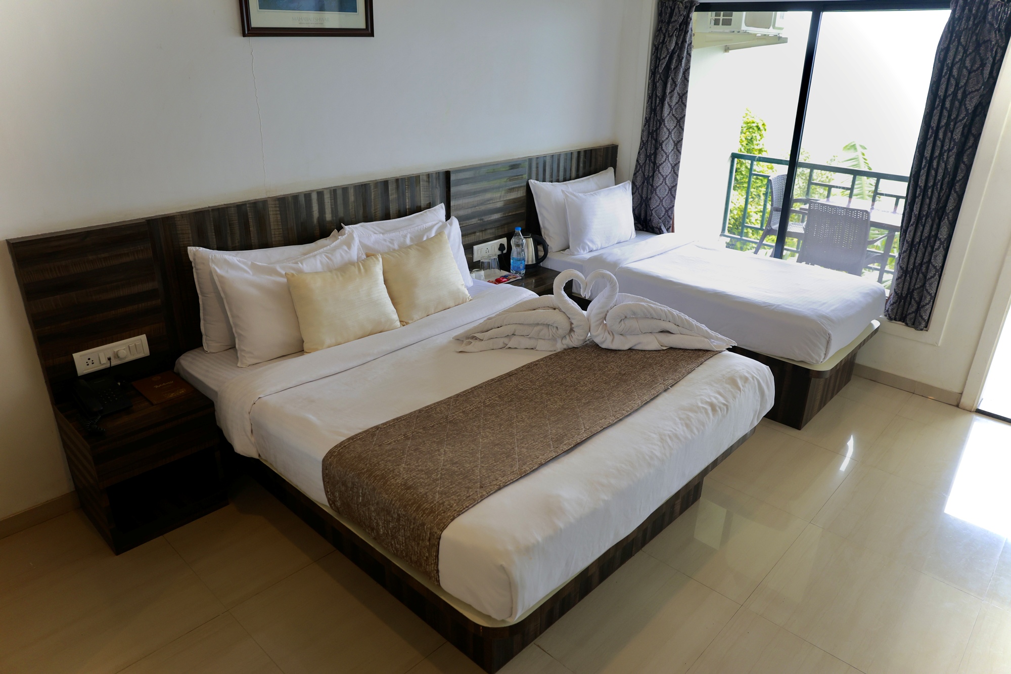 Super Deluxe bedroom_1472